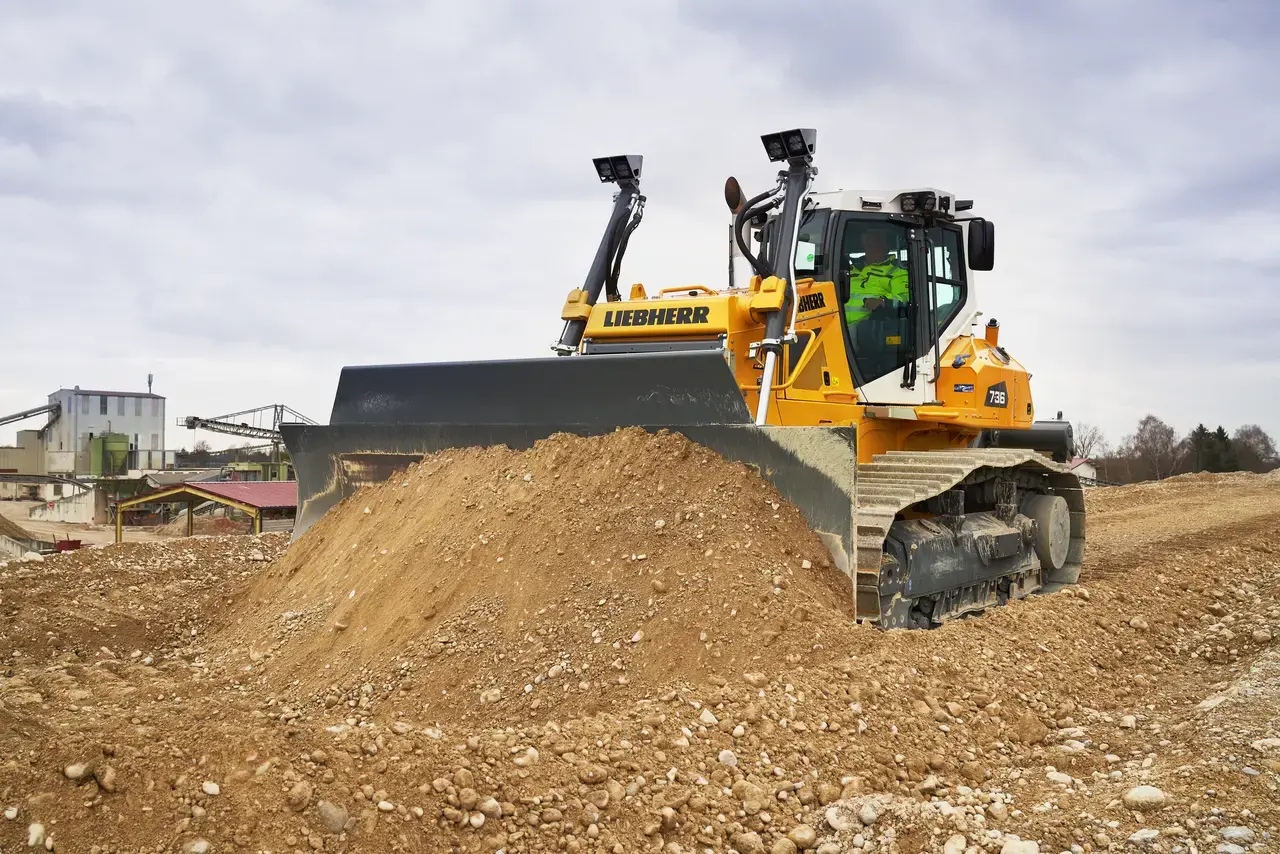 Bouteur sur chenilles Liebherr PR 736 G8 — entraînement hydrostatique