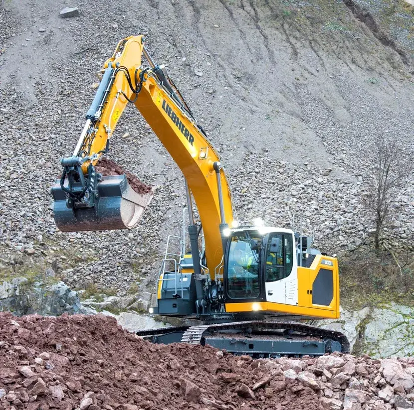 Pelle hydraulique Liebherr R 930 Litronic sur chenilles en carriere