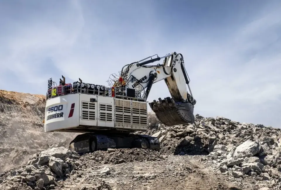 Pelle minière Liebherr R 9600 G8 vue de profil, équipement rétro