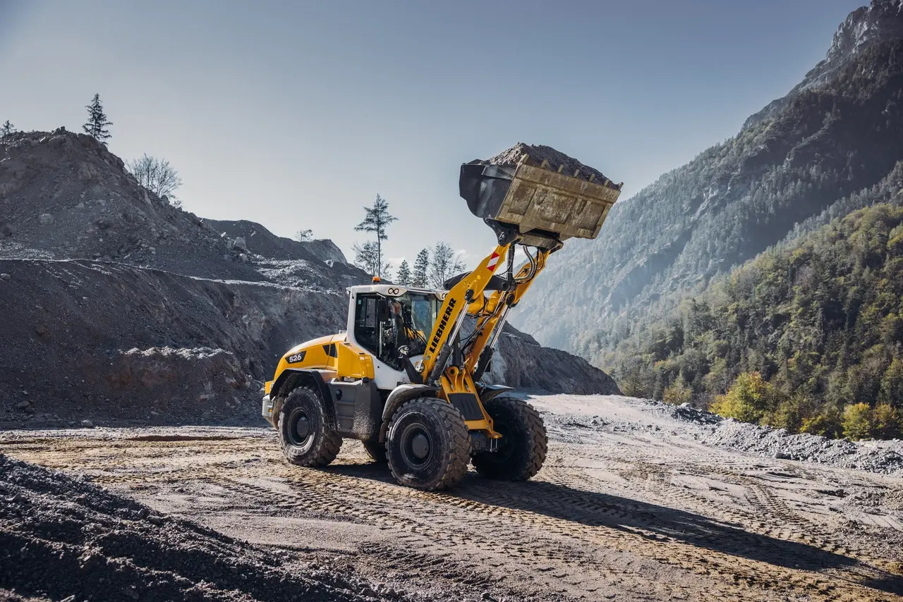 Liebherr L 526 — vue laterale, godet de manutention
