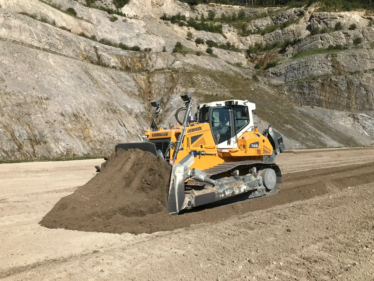 Bouteur Liebherr PR 746 — gamme bouteurs hydrostatiques Liebherr